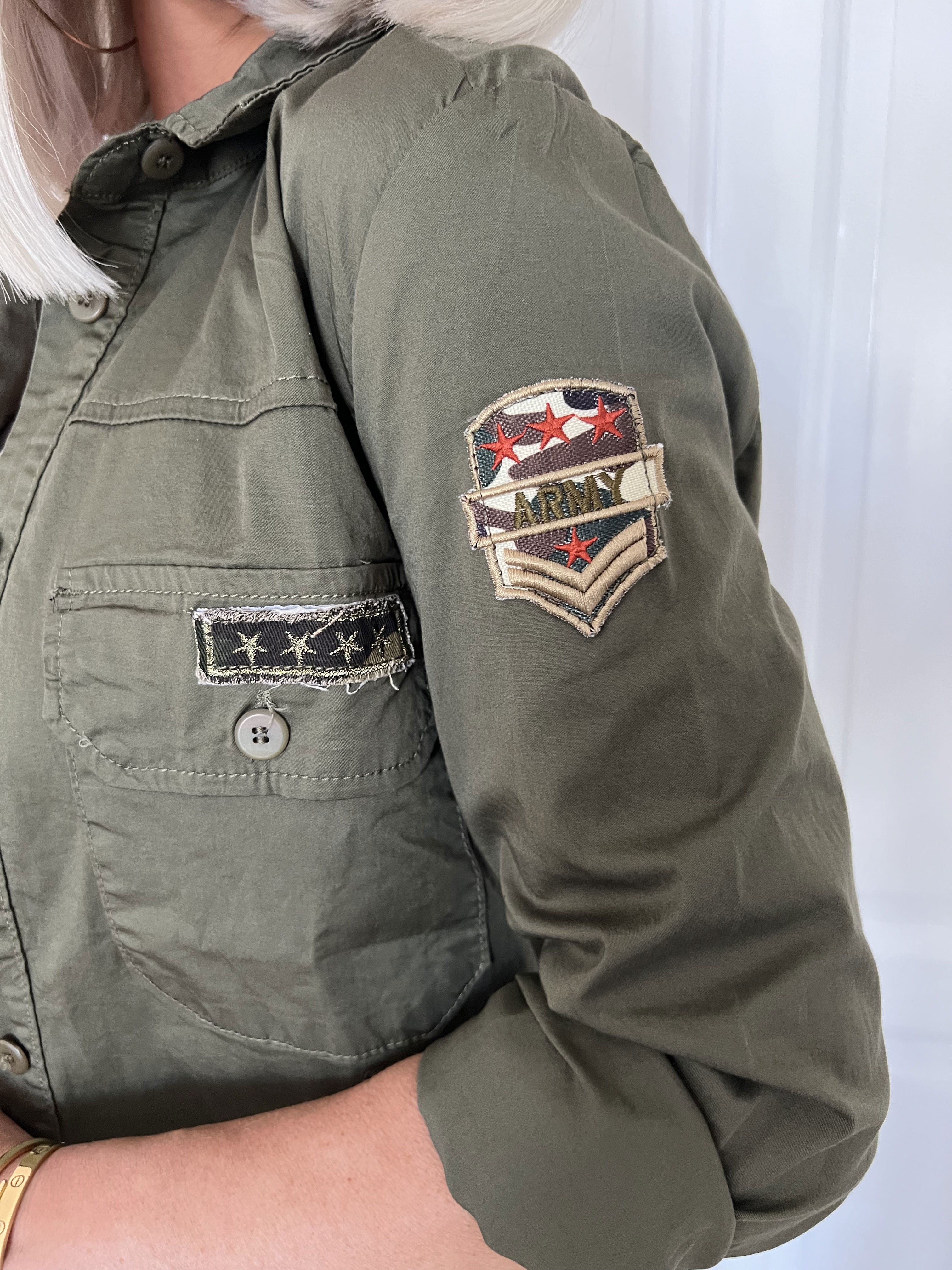 Samara - Armygrøn bomulds skjorte i militærlook